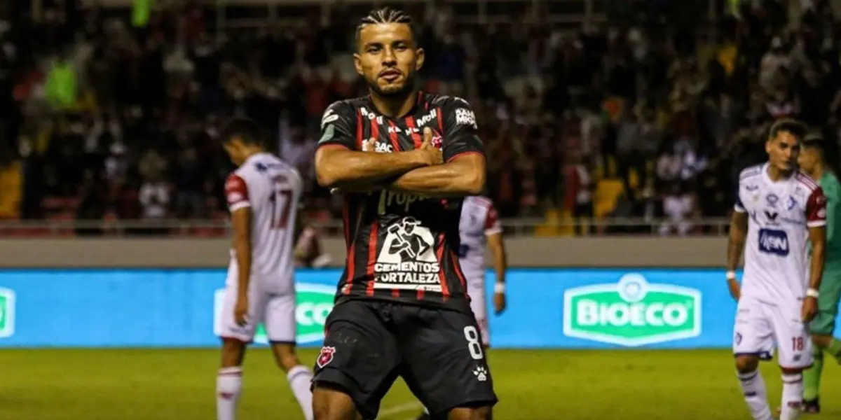 El atacante de Alajuelense se codea con grandes goleadores a nivel mundial