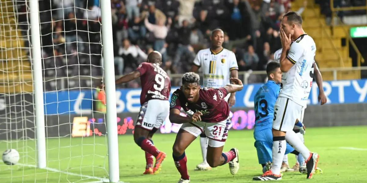 Fidel Escobar celebrando el gol que le marcó a Liberia en el último minuto. Foto: La teja.