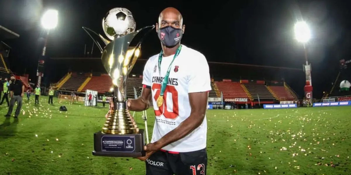 Liga Deportiva Alajuelense creó una alianza deportiva en Academia Deportiva con su exjugador Adolfo Machado   