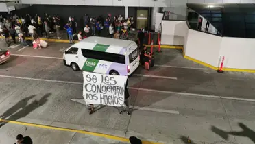 Seguidores manudos mostraron descontento en el aeropuerto Juan Santamaría