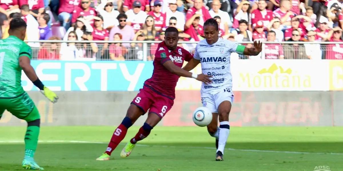 Una acción arbitral comenzó a inclinar la balanza para que el Saprissa esté ganando ante los ’Toros