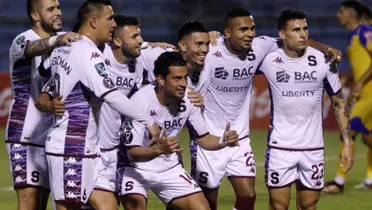 Al parecer, el jugador morado estaba a las 2 a.m. en un bar de San josé