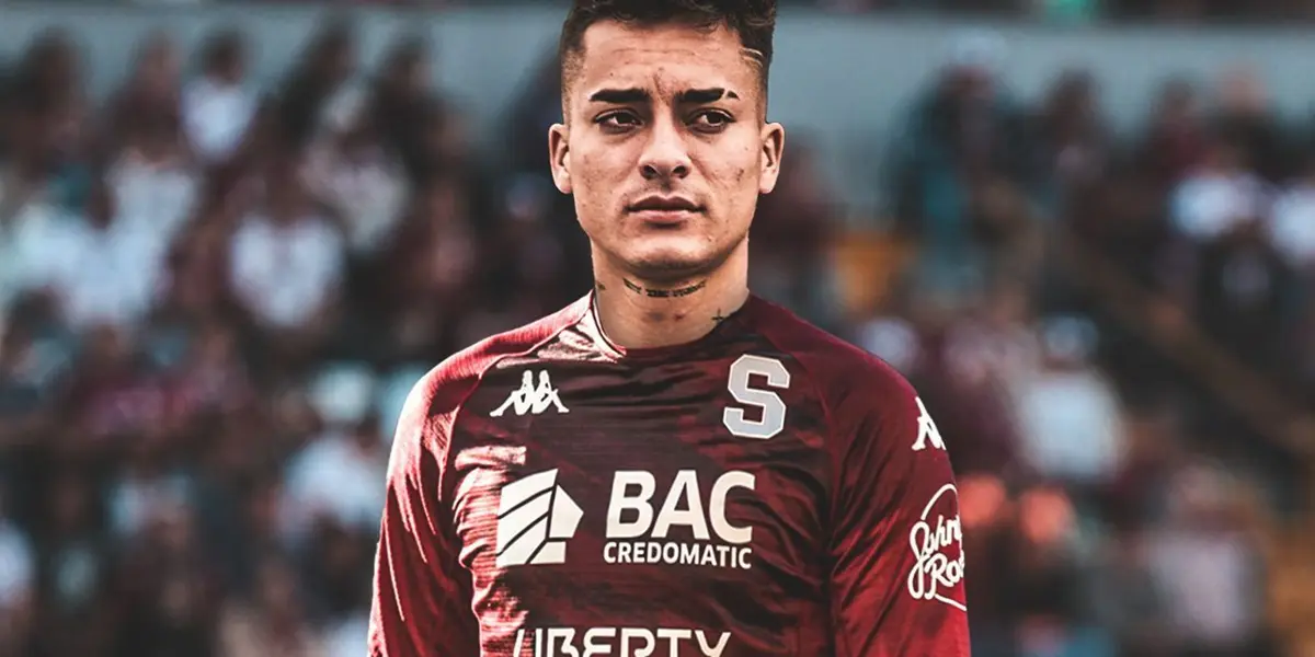 Carlos Barahona, de Cartaginés, vestido con la camiseta de Saprissa. Foto: ESPN.