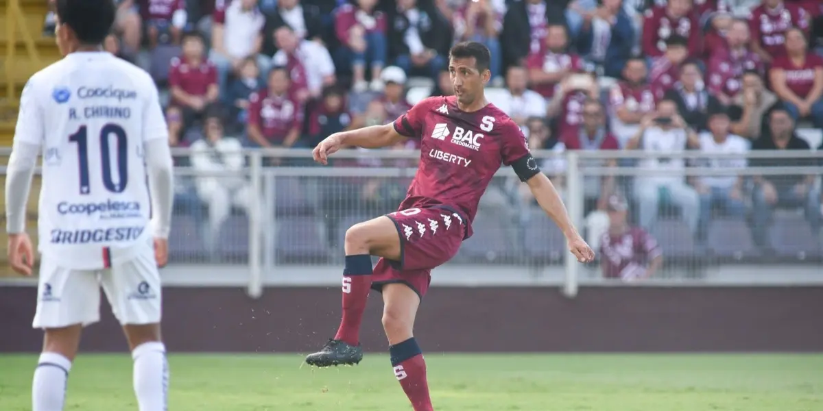 El capitán de los morados sacó la magia y regaló uno de los goles del torneo