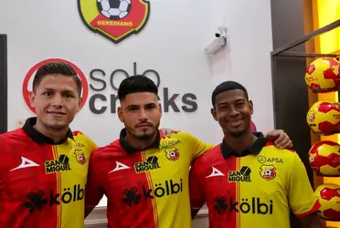 El mexicano Jesús Godínez seguirá en Herediano por seis meses más