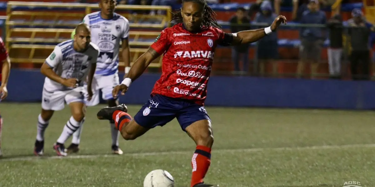 El villano favorito de los morados no podía faltar a su cita con el gol.