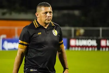 Entrenador de Liberia, rompió su protocolo por culpa del arbitraje de este miércoles