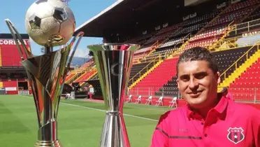 Exjugador manudo no tuvo pelos en la lengua para arremeter contra los futbolistas del club  erizo 