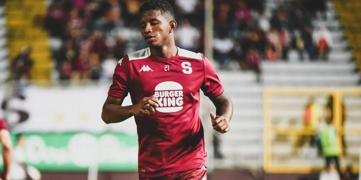 Fidel Escobar, el Comandante panameño, se unió a las filas del Deportivo Saprissa, siendo un desconocido para la afición morada, pero ahora se convirtió en un ídolo inamovible de la titular. 