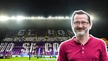 Juan Carlos Rojas con el estadio Ricardo Saprissa detrás. Foto: La república.