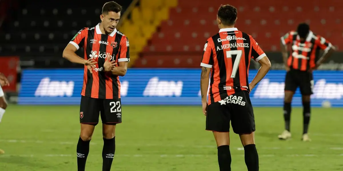 Jugador se puso la rojinegra, de manera oficial, en el partido entre Liga Deportiva Alajuelense y Pérez Zeledón