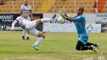 Jugadores de San Carlos y Puntarenas en pleno partido. Foto: Toros del norte.