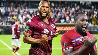 Kendall Waston vistiendo la camiseta de Saprissa y la Selección Nacional. Foto: Saprissa. 