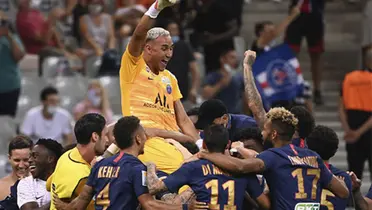 Keylor Navas celebrando campeonato de la liga de Francia. Foto: PSG.